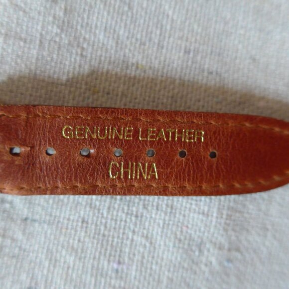 Vintage Timex Winnie the Pooh Quartz Watch with Leather Band main image 6